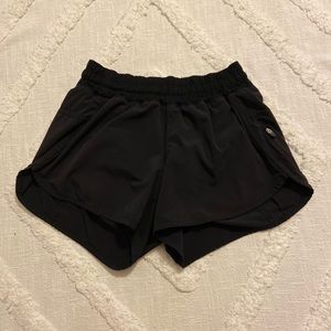 LULULEMON 2.5” TRACKER SHORTS